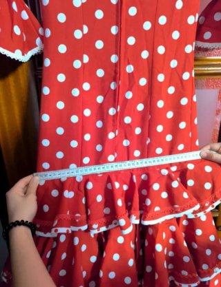 Traje de flamenca rojo con lunares blancos