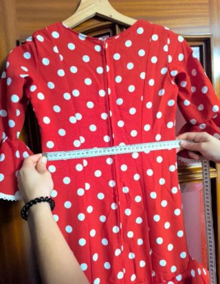 Traje de flamenca rojo con lunares blancos