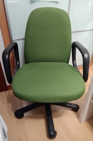 Silla giratoria de escritorio con reposabrazos