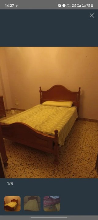 Cama de madera con cabecero