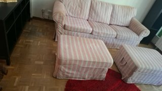 Sofá y 2 Pufs Baúl Rayas Rojas y Blancas