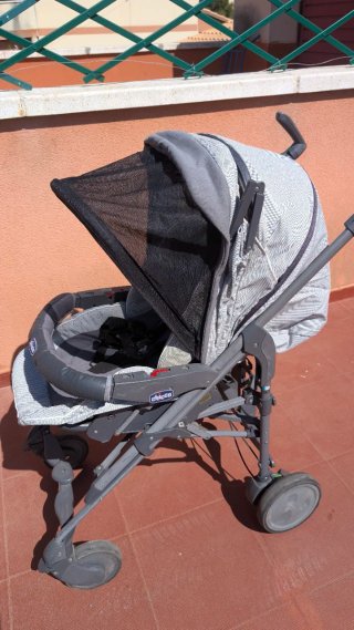 Cochecito bebé Chicco con 2 fundas y silla d coche