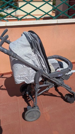Cochecito bebé Chicco con 2 fundas y silla d coche