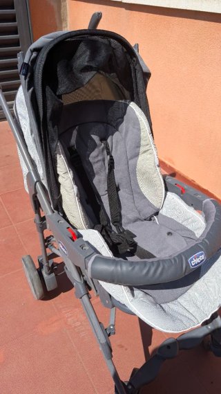 Cochecito bebé Chicco con 2 fundas y silla d coche