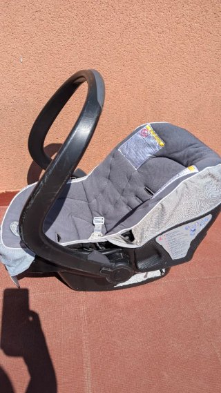 Cochecito bebé Chicco con 2 fundas y silla d coche