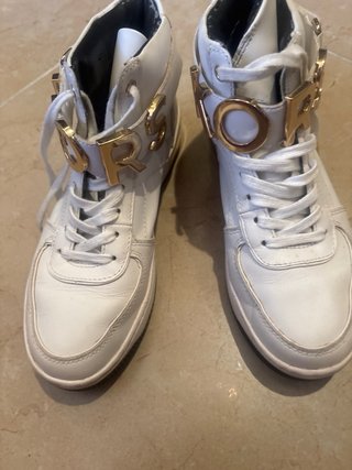 Zapatillas Michael Kors Blancas y Doradas