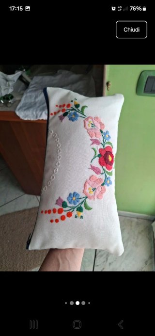 Pochette artigianale ricamata a mano