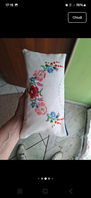 Pochette artigianale ricamata a mano
