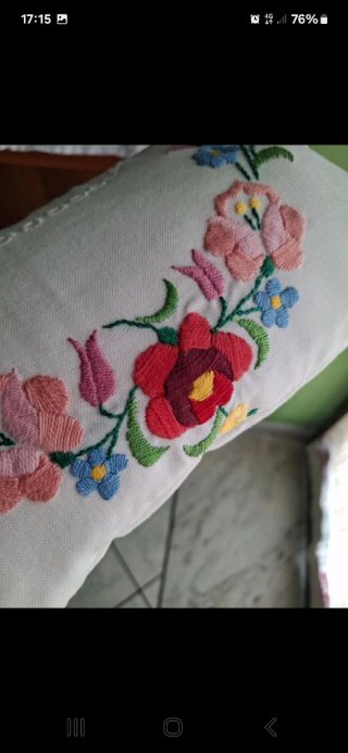 Pochette artigianale ricamata a mano