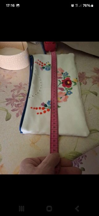 Pochette artigianale ricamata a mano