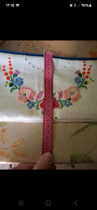 Pochette artigianale ricamata a mano