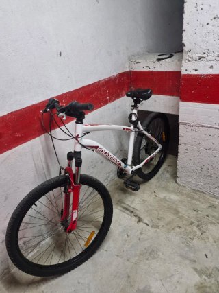 Bicicleta Rockrider Blanca y Roja