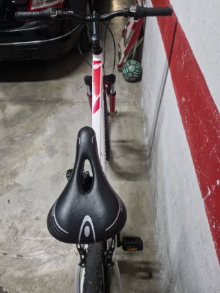 Bicicleta Rockrider Blanca y Roja