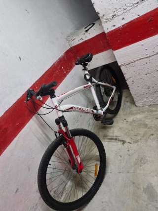 Bicicleta Rockrider Blanca y Roja