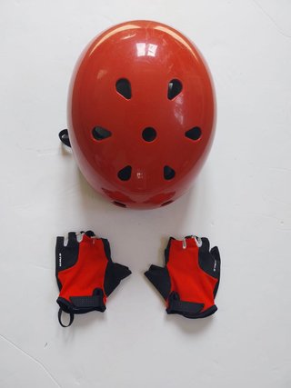 Equipación Bici Niño: Cascos y Guantes