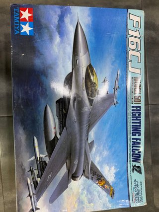 Maqueta Tamiya F-16CJ Block 50 1/32