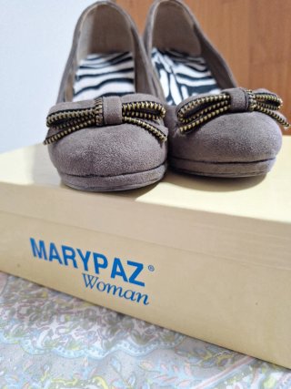 Zapatos de tacón Marypaz grises con lazo