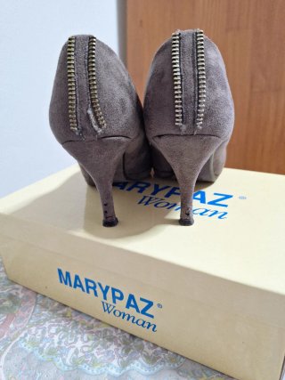 Zapatos de tacón Marypaz grises con lazo