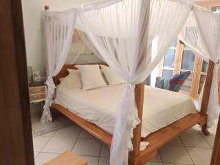 Exclusiva Cama Balinesa de teca maciza  y dosel