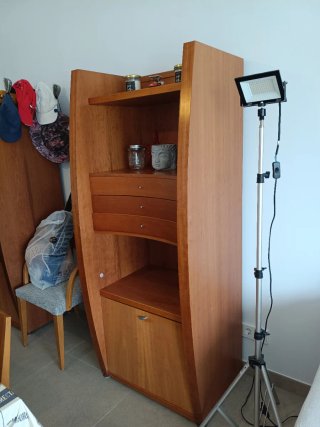 2 muebles Librería  y mueble bar de madera nogal