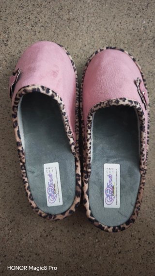 Zapatillas rosas con estampado animal