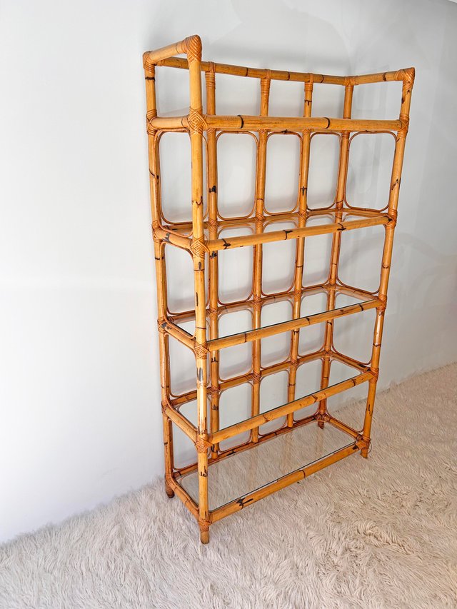 ESTANTERÍA DE BAMBÚ Y CRISTAL, AÑOS 70