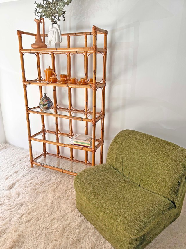 ESTANTERÍA DE BAMBÚ Y CRISTAL, AÑOS 70