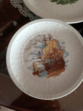 Juego de 6 platos y 1 para la  tarta con barco