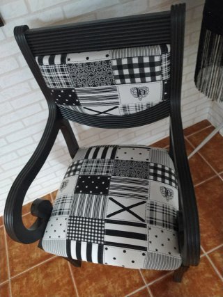 Silla con reposabrazos .