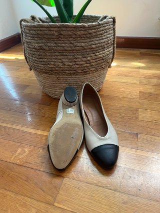 Bailarinas de piel beige y negras