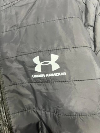 Chaqueta Under Armour Negra con Capucha