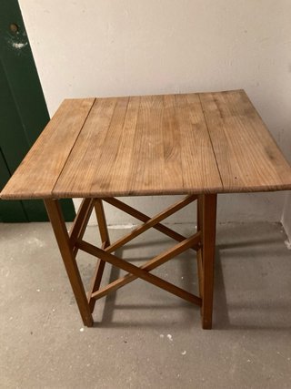 Mesa plegable de madera