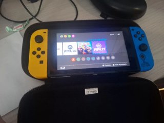 Nintendo Switch Azul y Amarillo