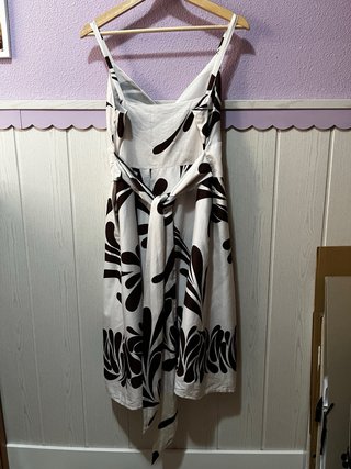 Vestido blanco floral Cortefiel tirantes escote V