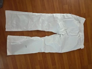 Pantalones, botas, calcetines y máscara de nieve