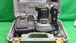 Lijadora Excéntrica Titan 18V + Batería 2Ah