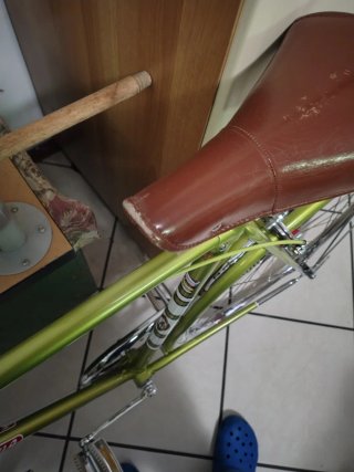 Sella bici tipo Selle Italia marrone