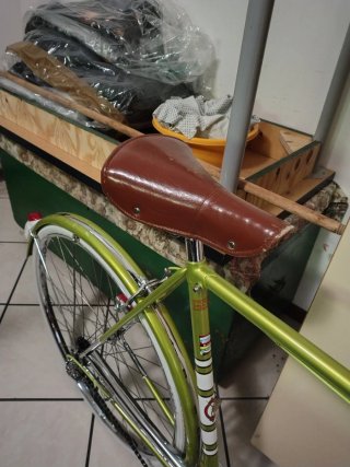 Sella bici tipo Selle Italia marrone