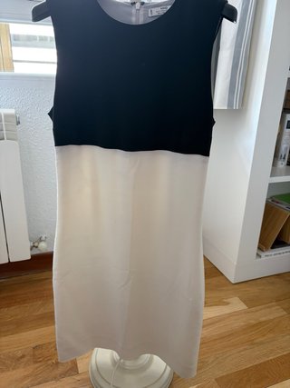 Vestido negro y blanco sin mangas