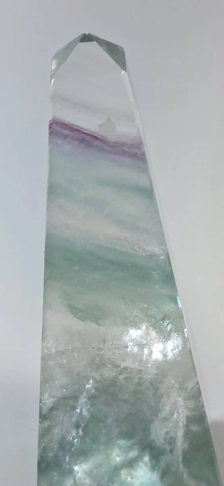 Obelisco in fluorite colorata