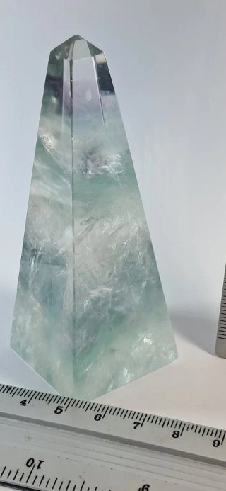 Obelisco in fluorite colorata