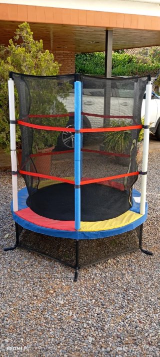 Cama elástica infantil con red de seguridad