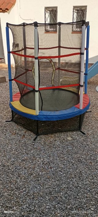 Cama elástica infantil con red de seguridad