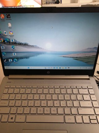 HP Laptop 14s Plata y Negro