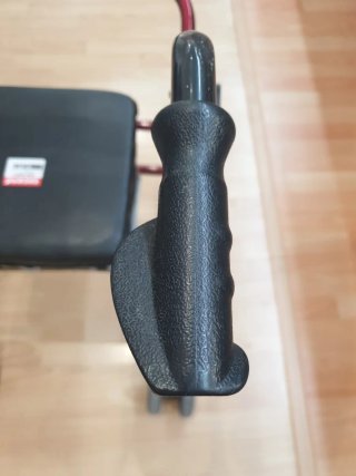 Andador con asiento y ruedas
