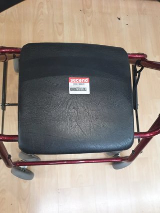 Andador con asiento y ruedas