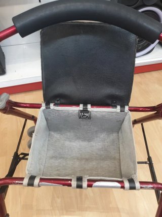 Andador con asiento y ruedas
