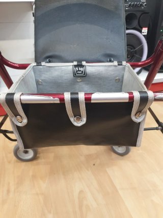 Andador con asiento y ruedas