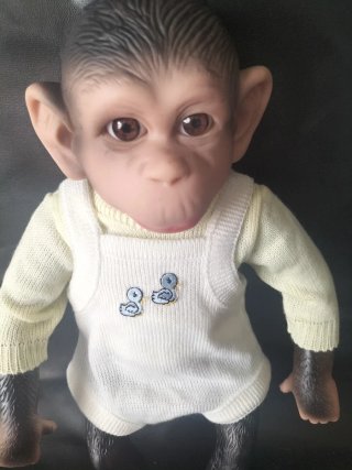 Mono de silicona con ojos de cristal