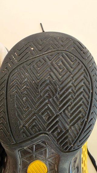 Zapatilla K-Swiss Padel Negra y Amarilla